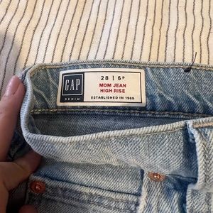 GAP high rise mom jean 6p